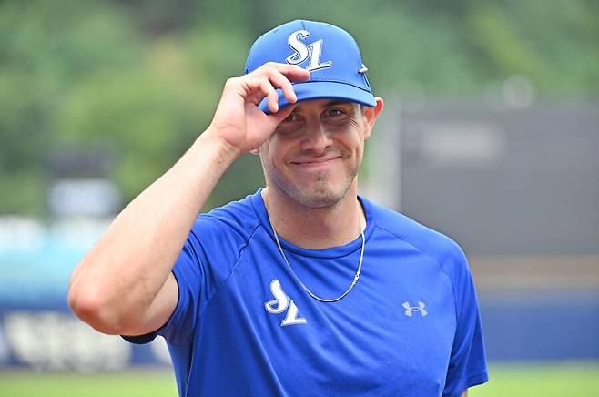 ▲올해 등록명 카데나스로 삼성에서 뛰었던 카디네스는 7경기에 나와 타율 .333 2홈런 5타점을 기록하며 적잖은 임팩트를 남겼지만 '태업 논란'이 불거지면서 결국 삼성을 떠나야 했다. 카디네스는 줄기차게 허리 통증을 호소했고 삼성은 "병원 검진에서 문제가 없었다"라고 팽팽하게 맞섰다. ⓒ삼성 라이온즈