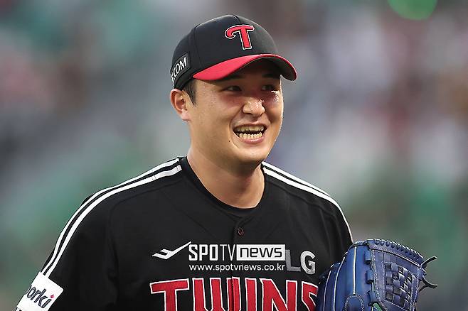 ▲ FA 최대어로 각광을 받았던 우완투수 최원태가 삼성에 새 둥지를 튼다. 삼성과 최원태가 합의한 계약 기간은 4년이며 총액은 70억원이다. 계약금 24억원, 4년간 연봉 합계 34억원, 4년간 인센티브 합계 12억원의 조건에 사인했다.&nbsp;ⓒ곽혜미 기자