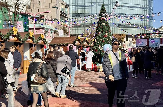 중기부는 6일부터 8일가지 서울 마포구 홍대 레드로드에서 '12월 동행축제' 개막행사를 열었다. ⓒ News1 이민주 기자