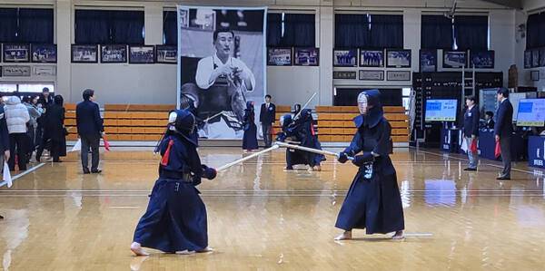 경기도 검도의 선구자인 故 김재일 전 경기도검도회장을 추모하는 뜻깊은 검도대회가 창설돼 7일 시흥시 경기도검도수련원에서 열리고 있다.황선학기자