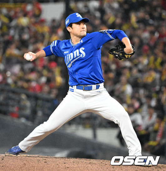 [OSEN=광주, 이대선 기자] 28일 광주 기아챔피언스필드에서 2024 신한 SOL뱅크 KBO 한국시리즈 5차전 KIA 타이거즈와 삼성 라이온즈의 경기가 열렸다.KIA는 양현종, 삼성은 이승현을 선발 투수로 내세웠다.6회말 1사 3루에서 삼성 임창민이 역투하고 있다. 2024.10.28 / sunday@osen.co.kr