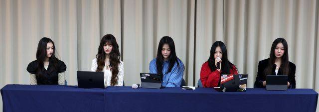 지난달 28일 서울 강남구 스페이스쉐어 삼성역센터에서 열린 전속계약 해지 관련 기자회견에 참석한 걸그룹 뉴진스.   연합뉴스