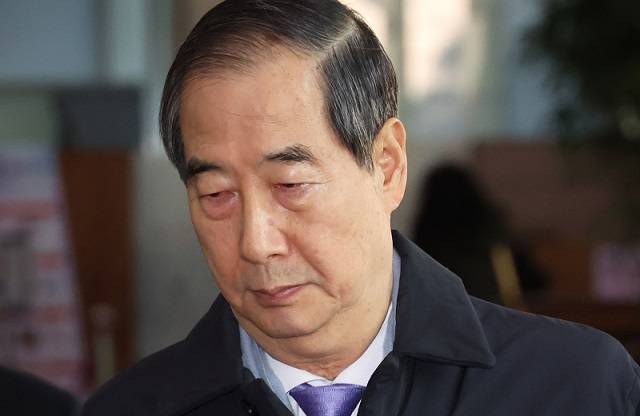 한덕수 국무총리가 9일 서울 종로구 정부서울청사로 출근하고 있다. 연합뉴스