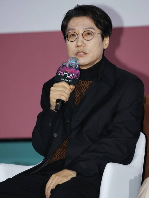 황동혁 감독이 9일 서울 중구 동대문디자인플라자(DDP)에서 열린 넷플릭스 시리즈 ‘오징어 게임’ 시즌2 제작발표회에서 인사말을 하고 있다. 연합뉴스