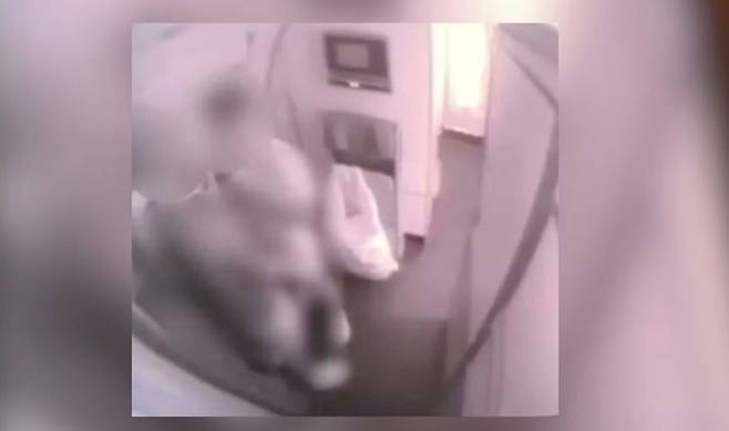 지난달 한 커플이 방콕-취리히 LX181편 비행기 퍼스트 클래스 근처 주방 구역에서 성행위를 한 사실이 알려졌다. 더프리프레스저널