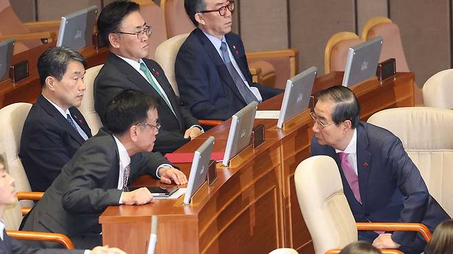 예산안 처리 앞둔 한덕수 총리와 최상목 부총리 2024.12.10 [사진제공:연합뉴스]