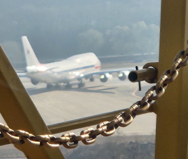 오전 10시쯤 경기 성남시 서울공항에서 공군1호기(대통령전용기)가 이륙 준비를 하고 있다. 군인권센터 제공