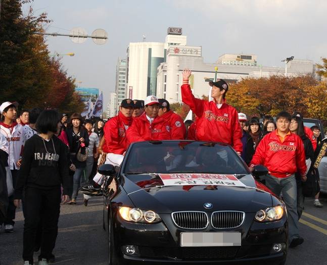 2008년 SK의 우승 카 퍼레이드 모습. /사진=필자 제공