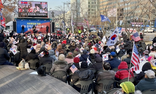 10일 오후 서울 종로구 동화면세접 앞 열린 보수단체 집회 [촬영 한지은]