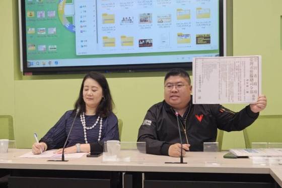 대만 집권 여당인 민진당이 현지시간 9일 '긴급 기자회견'을 열었다. (출처=대만 epochtimes)