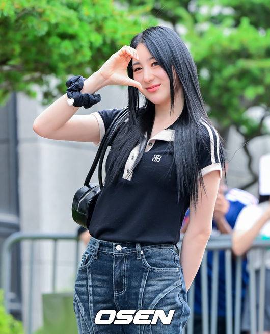 [OSEN=지형준 기자] 12일 오전 서울 영등포구 여의도동 KBS 신관에서 KBS 2TV ‘뮤직뱅크’ 리허설이 진행됐다.이날 뮤직뱅크에는 ALL(H)OURS(올아워즈), B.D.U, CRAXY(크랙시), ENHYPEN(엔하이픈), H1-KEY(하이키), KISS OF LIFE, NCT WISH, STAYC(스테이씨), TWS(투어스), VVUP, Weeekly(위클리), (여자)아이들, 뉴진스(NewJeans), 드림캐쳐, 블리처스(BLITZERS), 영재 (YOUNGJAE),이채연 등이 출연한다.이채연이 포즈를 취하고 있다. 2024.07.12 / jpnews@osen.co.kr