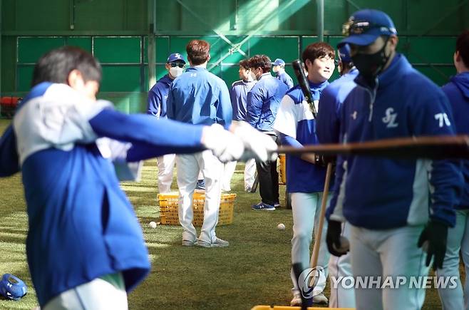 훈련하는 삼성 선수단 [연합뉴스 자료사진. 기사와 관계없음.]