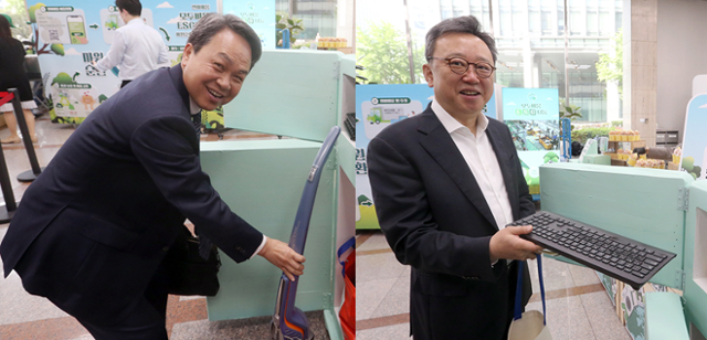4월 29일 서울 중구 신한은행 본점과 강남 별관에서 'ESG 진심 프로젝트 시즌2' 일환으로 '자원순환 데이'가 실시됐다. 기부행사에 참석한 진옥동(왼쪽) 신한금융그룹 회장과 정상혁 신한은행장이 각각 가정에서 쓰던 전기 청소기와 키보드 및 컴퓨터 주변기기를 기부하고 있다. 신한금융그룹 제공