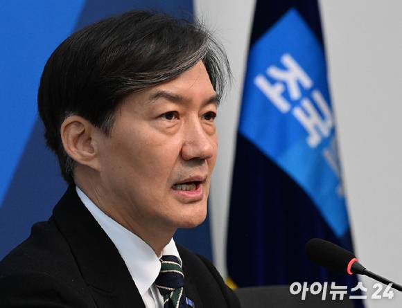 조국 조국혁신당 대표가 지난 10월 28일 국회에서 당대표 취임 100일을 맞아 기자 간담회를 하고 있다. [사진=곽영래 기자]