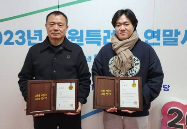 길거리에서 ‘묻지마 폭행’을 당하던 여성을 구하고 범인 검거를 도운 이상현(왼쪽)·이수연(24)씨 부자. LG복지재단 홈페이지 캡처