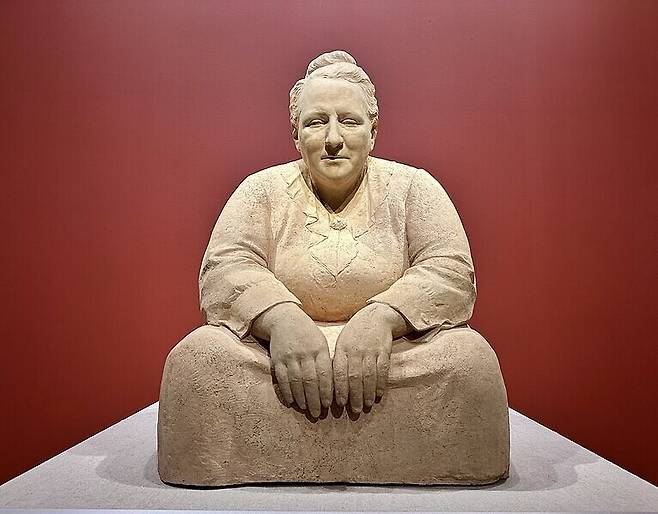 현대 예술의 대모격인 거투르드 스타인(1874~1946)의 조각상(1923). 워싱턴 D.C.에 위치한 스미스소니언 미술관에 전시되어 있다. 위키미디어 코먼스