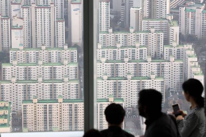 내년부터 주택 공급절벽이 나타날 것이란 우려의 목소리가 나왔다. 사진은 서울시내 한 아파트 밀집 지역. /사진=뉴시스