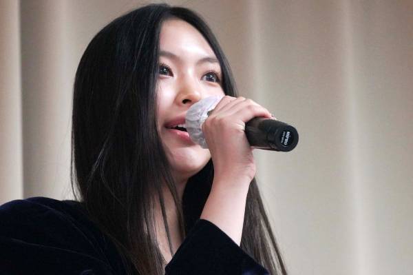 소속사 어도어에게 전속계약 해지를 선언한 뉴진스가 가족법인을 설립할 가능성이 제기되자 법조계가 '계약 위반'이라고 설명했다. 사진은 지난달 28일 서울 강남구에서 긴급 기자회견을 하고 있는 뉴진스 멤버 혜인의 모습. /사진=임한별 기자