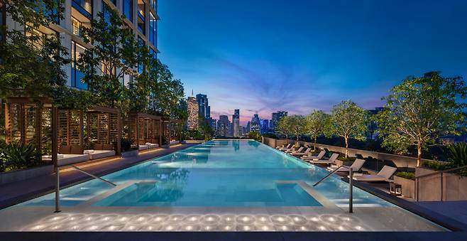 더 리츠칼튼 방콕 인피니티풀.