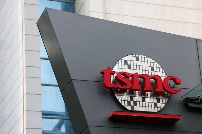 대만 신주과학단지에 위치한 TSMC 본사의 로고 모습. AFP·연합뉴스