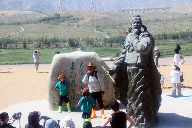 사파두 황하구의 왕유 조각상. ⓒ최종명