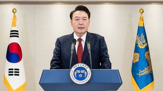 윤석열 대통령이 12일 용산 대통령실에서 대국민 담화를 하고 있다. 연합뉴스