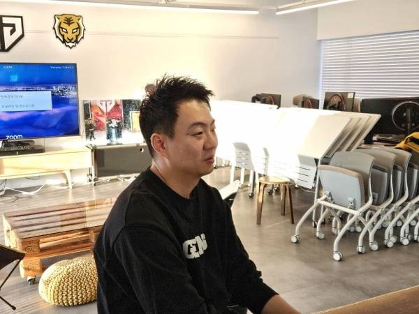 이지훈 젠지 e스포츠 단장(상무)이 한국경제신문과 인터뷰를 나누고 있다 /이주현 기자