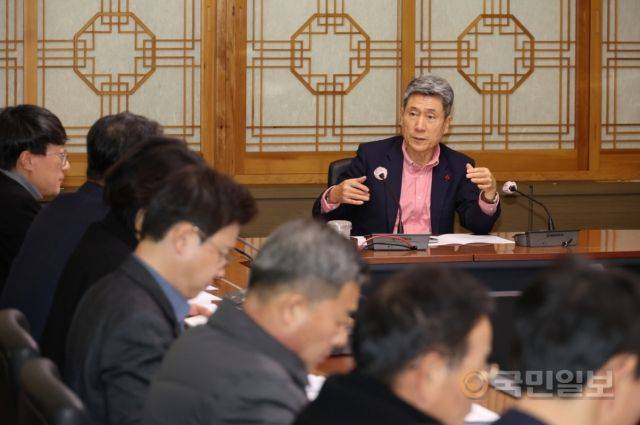 포항시는 14일 이강덕 시장 주재로 민생경제와 지역사회 안정을 위한 긴급회의를 개최했다. 포항시 제공