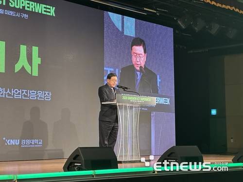 서병조 강원정보문화진흥원장이 환영사를 하고 있다.