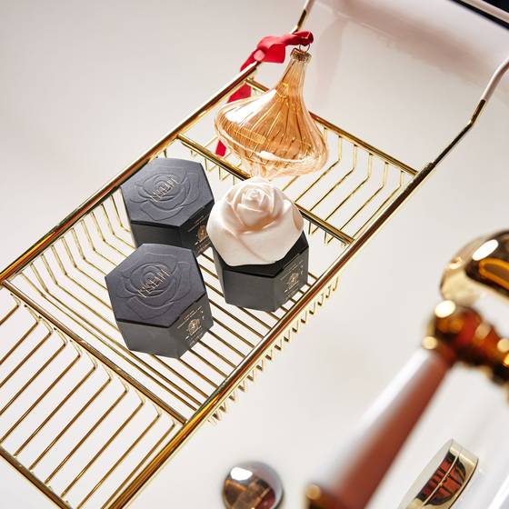 Car diffuser and bubble bar at L'Escape in Jung District, central Seoul [JOSUN HOTEL & RESORT]
