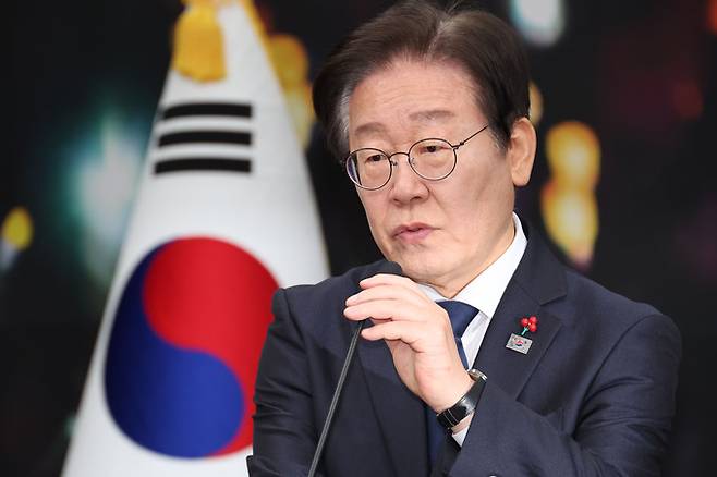 이재명 더불어민주당 대표가 15일 오전 서울 여의도 국회에서 기자간담회를 열고 발언하고 있다. 뉴시스