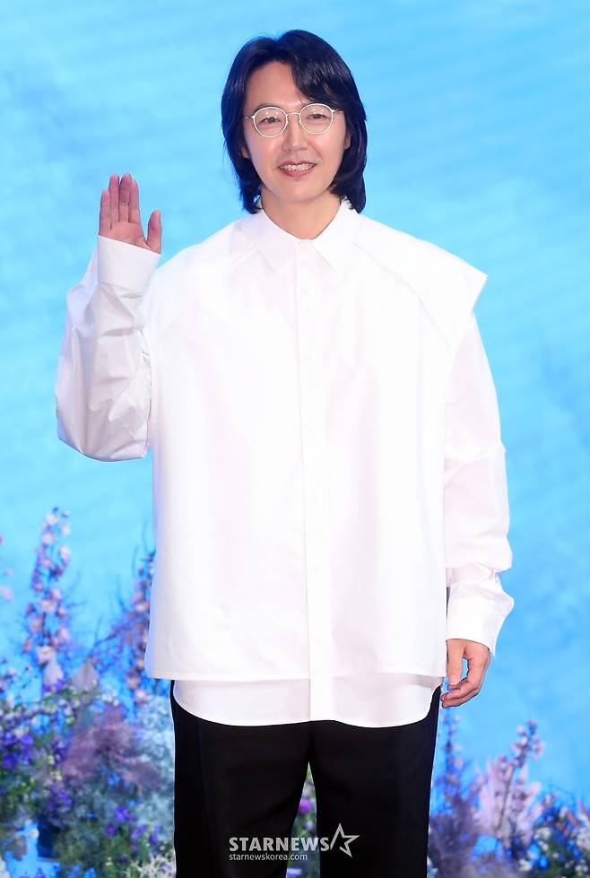 배우 윤상현이 16일 오후 서울 구로구 더세인트웨딩에서 진행된 지니TV 오리지널 드라마 '나미브' 제작발표회에 참석해 포즈를 취하고 있다.  '나미브'는 해고된 스타 제작자 강수현(고현정 분)과 방출된 장기 연습생 유진우(려운 분)가 만나 각자의 목표를 위해 나아가는 이야기. 오는 23일 오후 10시 ENA에서 첫 방송되며, 스트리밍은 본방 직후 KT 지니 TV, 지니 TV 모바일에서 무료로 제공된다. 2024.12.16 /사진=김창현 chmt@