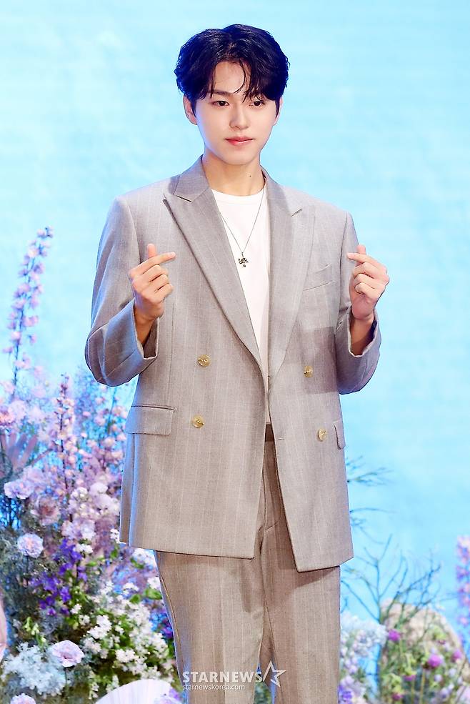 배우 이진우가 16일 오후 서울 구로구 더세인트웨딩에서 진행된 지니TV 오리지널 드라마 '나미브' 제작발표회에 참석해 포즈를 취하고 있다.  '나미브'는 해고된 스타 제작자 강수현(고현정 분)과 방출된 장기 연습생 유진우(려운 분)가 만나 각자의 목표를 위해 나아가는 이야기. 오는 23일 오후 10시 ENA에서 첫 방송되며, 스트리밍은 본방 직후 KT 지니 TV, 지니 TV 모바일에서 무료로 제공된다. 2024.12.16 /사진=김창현 chmt@