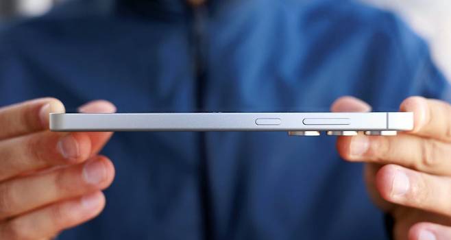 &nbsp;슬림형 삼성 갤럭시 S25