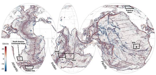 지표수 및 해양지형(SWOT) 위성이 포착한 태평양과 인도양, 대서양의 해저 지형도. 육지는 흰색, 검은색 상자는 새로운 지각이 생성되는 남미 대륙사면, 웨델해, 남서인도양해영, 남동인도양해령, 스베드럽분지 등의 위치를 나타낸다. /야오 위