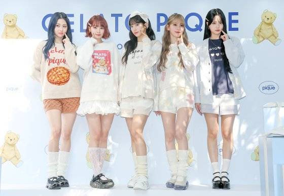 걸그룹 르세라핌의 허윤진(왼쪽부터), 김채원, 카즈하, 사쿠라, 홍은채.뉴스1