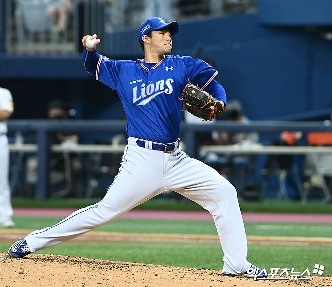 서울시 구로구 고척스카이돔에서 열린 ’2022 신한은행 SOL KBO리그’ 삼성 라이온즈와 키움 히어로즈의 경기, 4회말 삼성 장필준이 공을 힘차게 던지고 있다. 엑스포츠뉴스DB