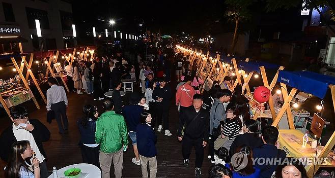 강릉 월화거리 야시장 [연합뉴스 자료사진]