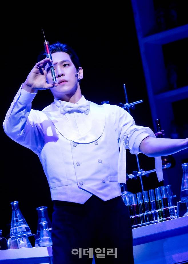 뮤지컬 ‘지킬 앤 하이드’ 20주년 기념 공연의 한 장면(사진=오디컴퍼니)