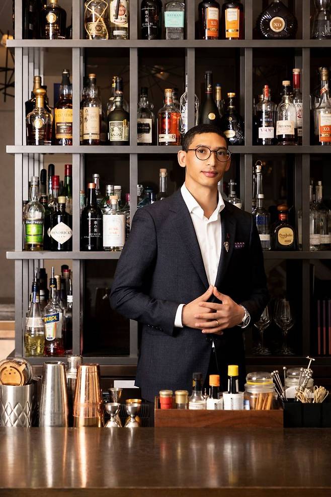 디미트리 피터슨 바 매니저. ⓒ 안다즈 서울 강남