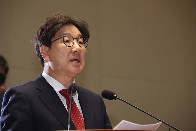 국민의힘 권성동 대표 권한대행 겸 원내대표가 18일 서울 여의도 국회에서 열린 비상의원총회에서 발언하고 있다. 연합뉴스