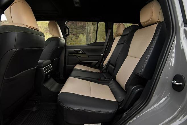 렉서스 2025 GX 실내 후석