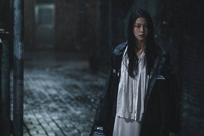 디즈니플러스의 오리지널 드라마 ‘조명가게’ 한 장면. 사진 월트디즈니컴퍼니 코리아