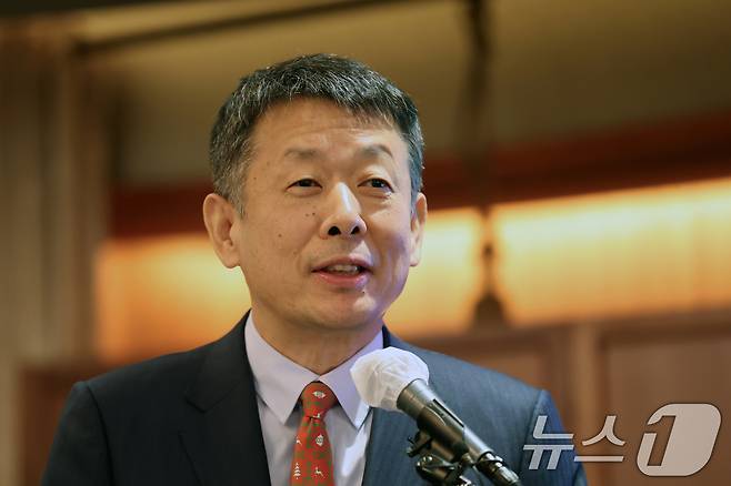 김광일 MBK파트너스 부회장이 10일 서울 중구 롯데호텔에서 '고려아연 지배구조 개선과 주주가치 회복 방안‘을 주제로 기자간담회를 하고 있다. 2024.12.10/뉴스1 ⓒ News1 황기선 기자