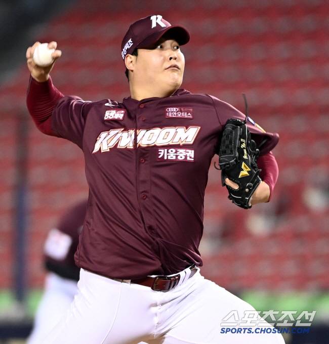 2021 KBO리그 키움 히어로즈와 LG 트윈스의 경기가 20일 잠실야구장에서 열렸다. 7회말 키움 조상우가 역투하고 있다. 잠실=허상욱 기자 wook@sportschosun.com/2021.10.20/