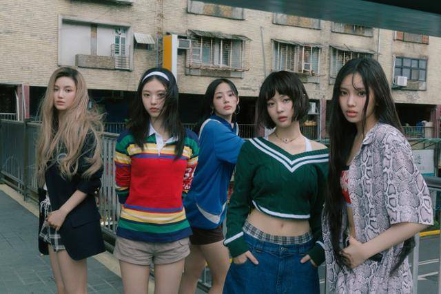 그룹 뉴진스 멤버들이 1억 원 기부에 나섰다. 어도어 제공