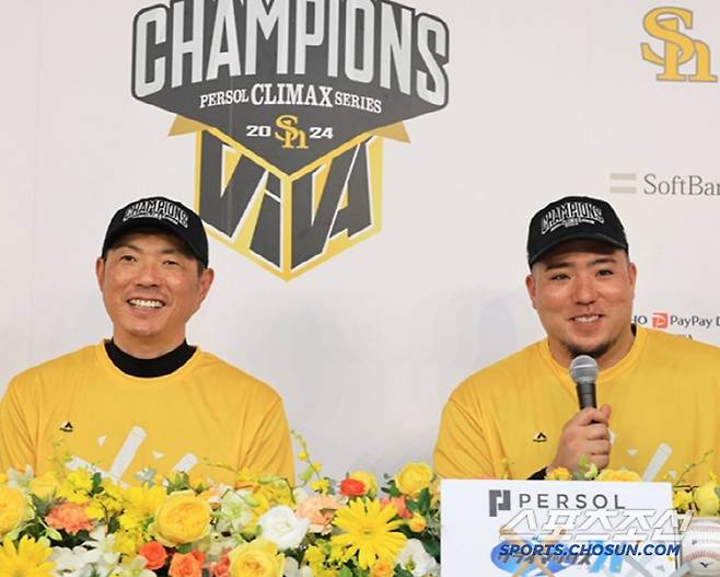 고쿠베 감독 체제로 새 출발한 소프트뱅크는 올 시즌 퍼시픽리그 1위를 했다. 클라이맥스시리즈를 가볍게 통과해 재팬시리즈에 진출했지만 허무하게 돌아섰다. 고쿠보 감독과 4번 타자 야마카와. 사진캡처=소프트뱅크 호크스 SNS