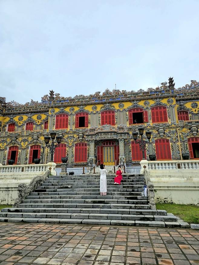 후에성 끼엔쭝궁.