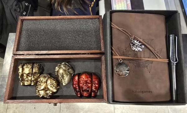 - 5시간 플레이하면 다이어리와 오브 메달 세트 추첨에 응모할 수 있다&nbsp;