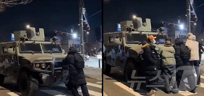 지난 3일 밤 국회로 출동하는 군 장갑차를 한 청년이 가로막아섰다. 이를 본 시민들이 합세, 출동을 막았다. (워싱턴 포스트 유튜브 갈무리) ⓒ 뉴스1